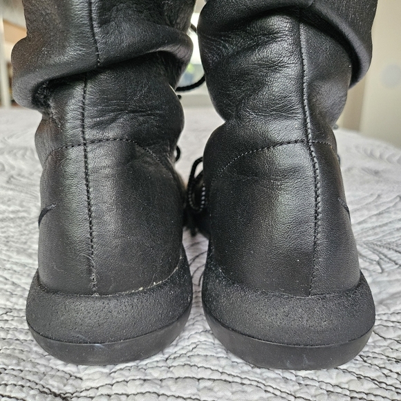 EUC Nike Roshe 2 Hi Flyknit Slouch Leather Boots W Sz 7 All Black Gray - Picture 11 of 16